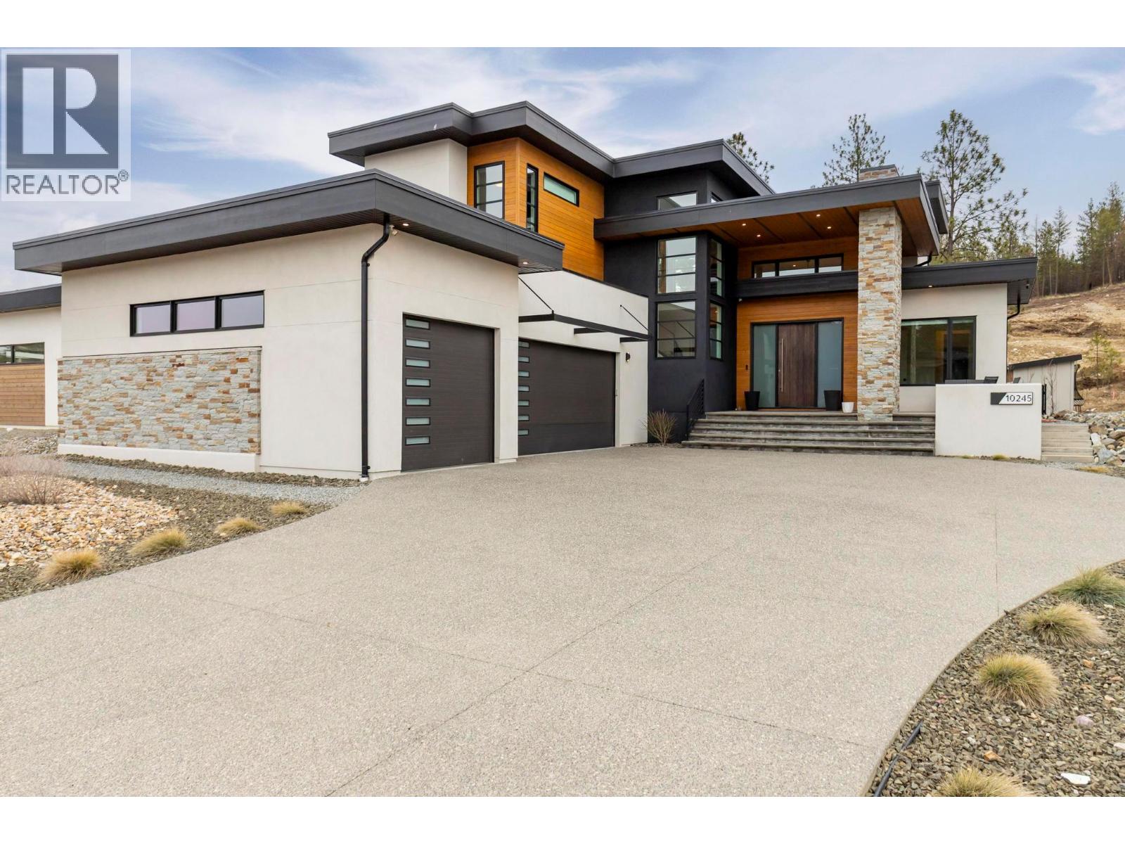 10245 Beacon Hill Drive, Lake Country, British Columbia  V4V 0A9 - Photo 2 - 10385508