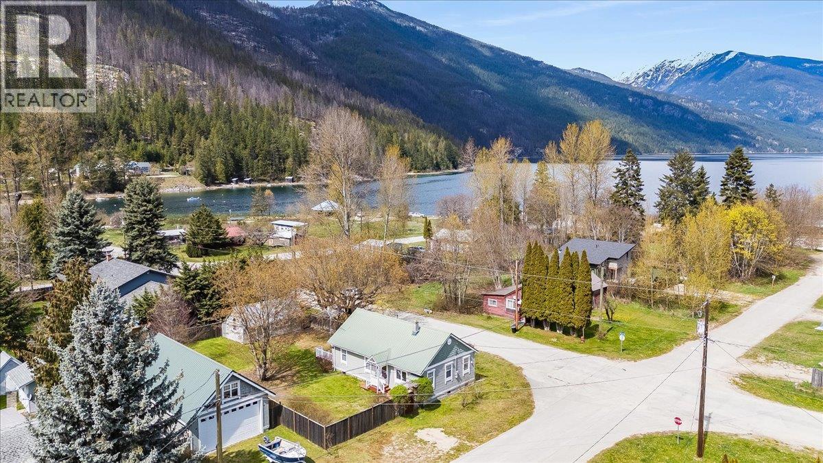 501 Arthur Street, Slocan, British Columbia  V0G 2C0 - Photo 3 - 10385478