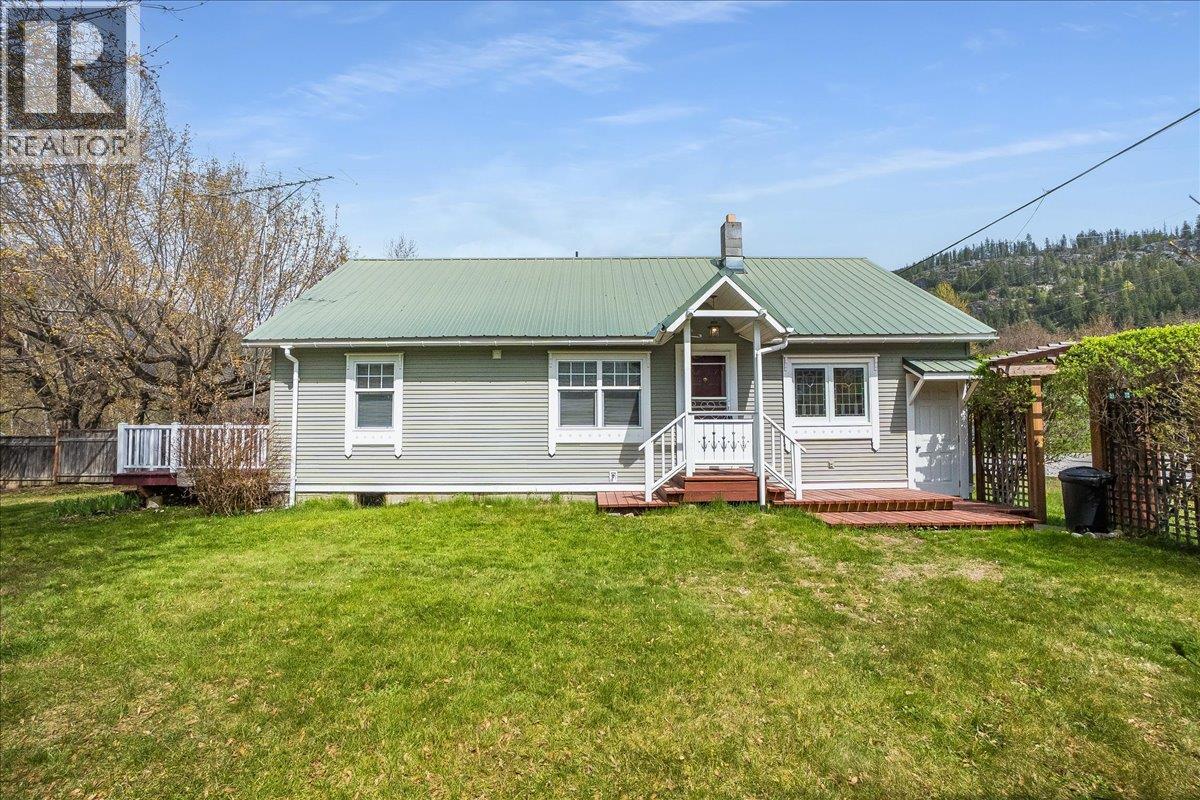501 Arthur Street, Slocan, British Columbia  V0G 2C0 - Photo 4 - 10385478