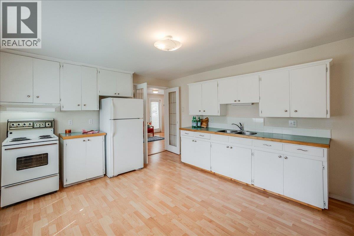 501 Arthur Street, Slocan, British Columbia  V0G 2C0 - Photo 8 - 10385478