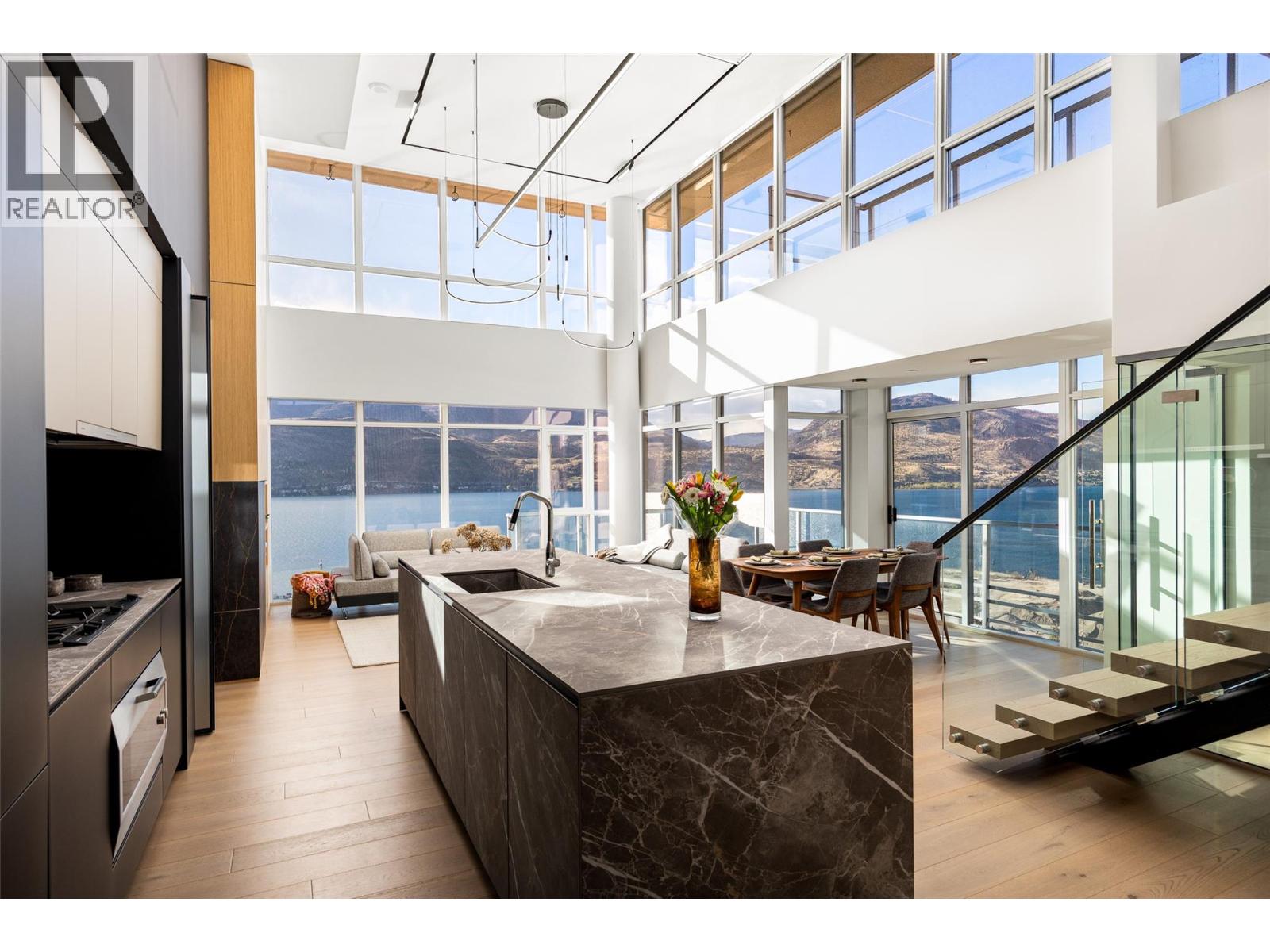 1075 Sunset Drive Unit# PH1, kelowna, British Columbia