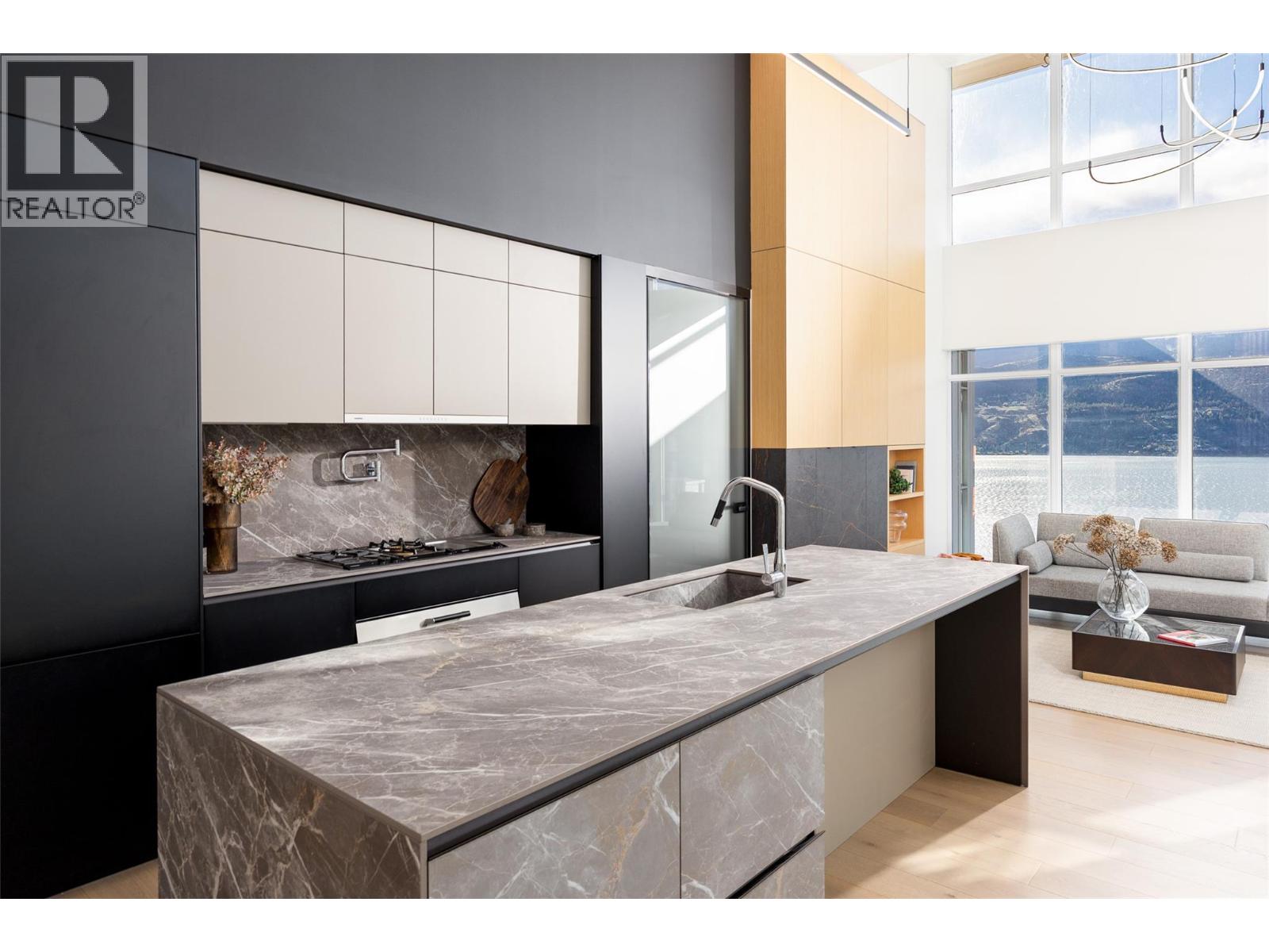 1075 Sunset Drive Unit# Ph1, Kelowna, British Columbia  V1Y 9Y9 - Photo 8 - 10382866