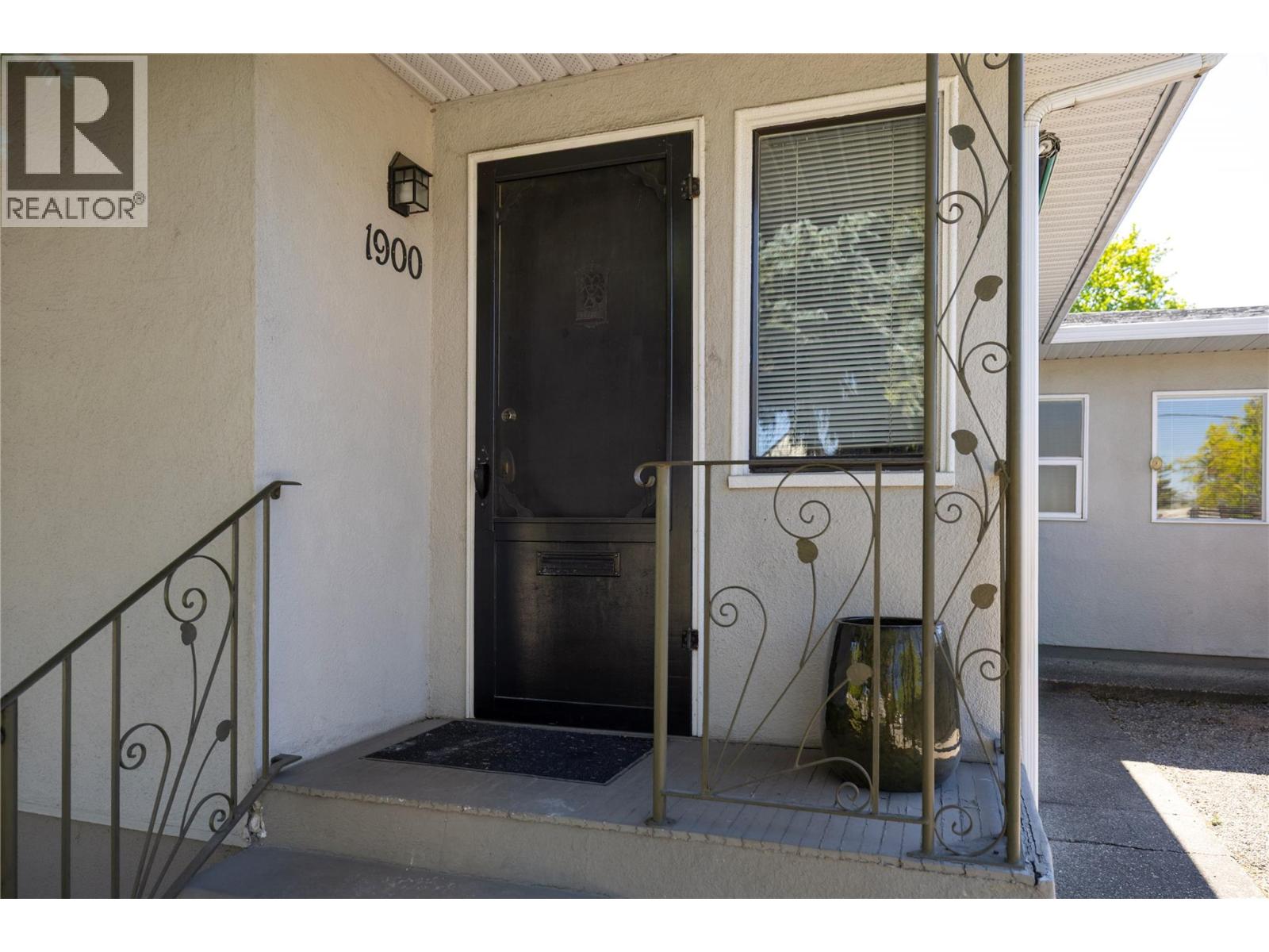 1900 37 Avenue, Vernon, British Columbia  V1T 2W8 - Photo 2 - 10385246