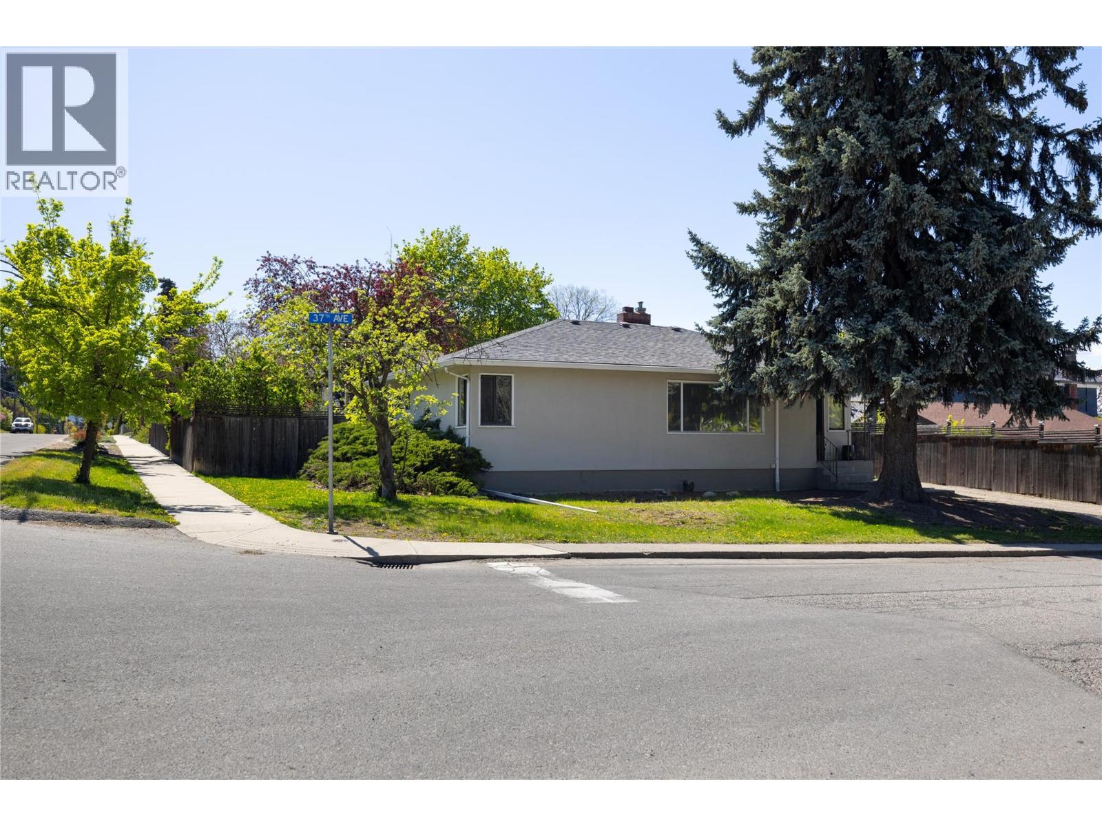 1900 37 Avenue, Vernon, British Columbia  V1T 2W8 - Photo 33 - 10385246