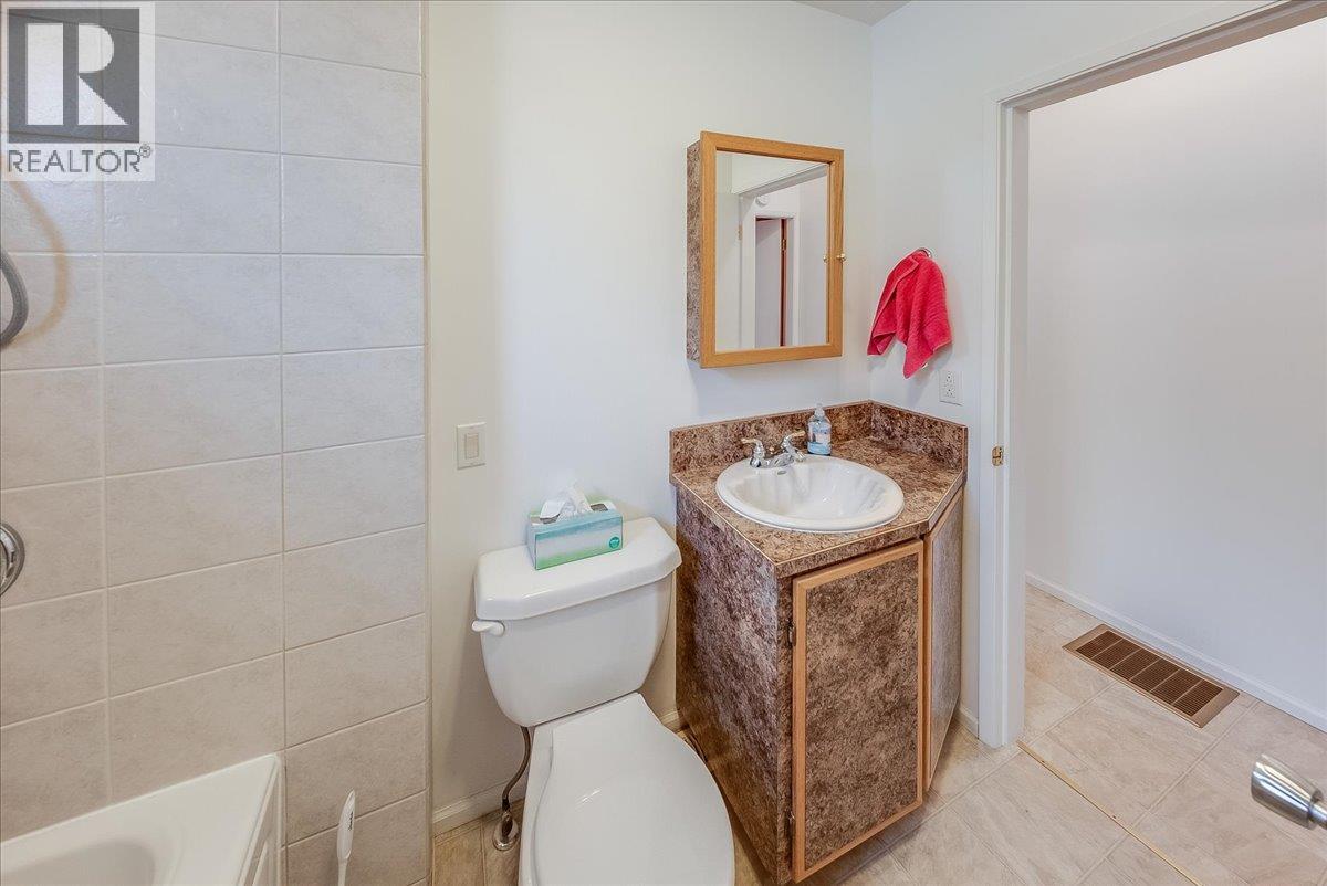 1734 Third Avenue, Trail, British Columbia  V1R 1P9 - Photo 11 - 10385479