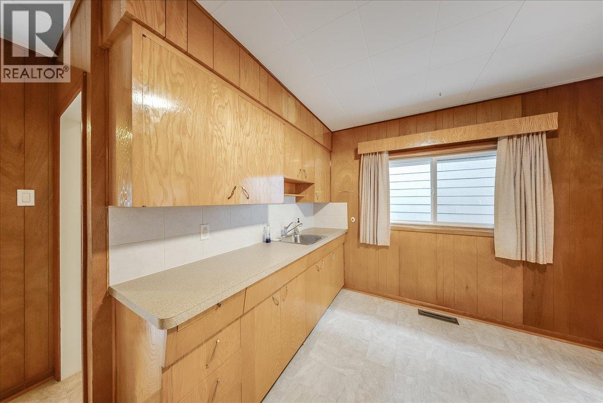1734 Third Avenue, Trail, British Columbia  V1R 1P9 - Photo 16 - 10385479