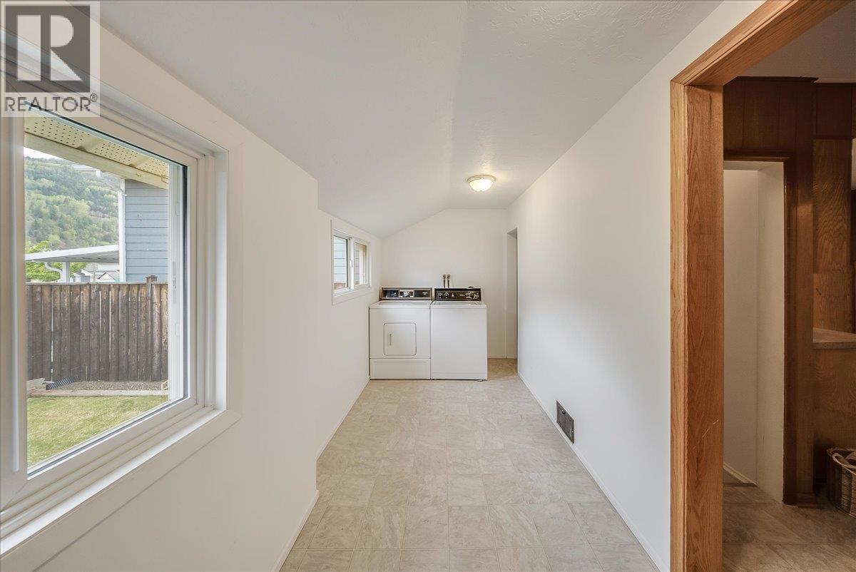 1734 Third Avenue, Trail, British Columbia  V1R 1P9 - Photo 20 - 10385479