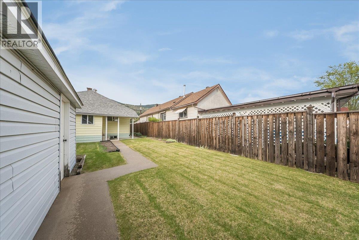 1734 Third Avenue, Trail, British Columbia  V1R 1P9 - Photo 33 - 10385479