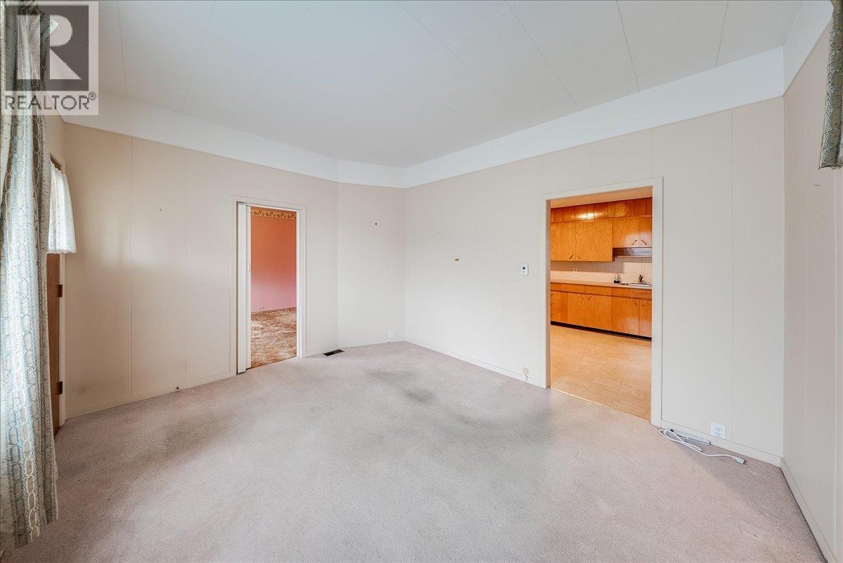 1734 Third Avenue, Trail, British Columbia  V1R 1P9 - Photo 6 - 10385479