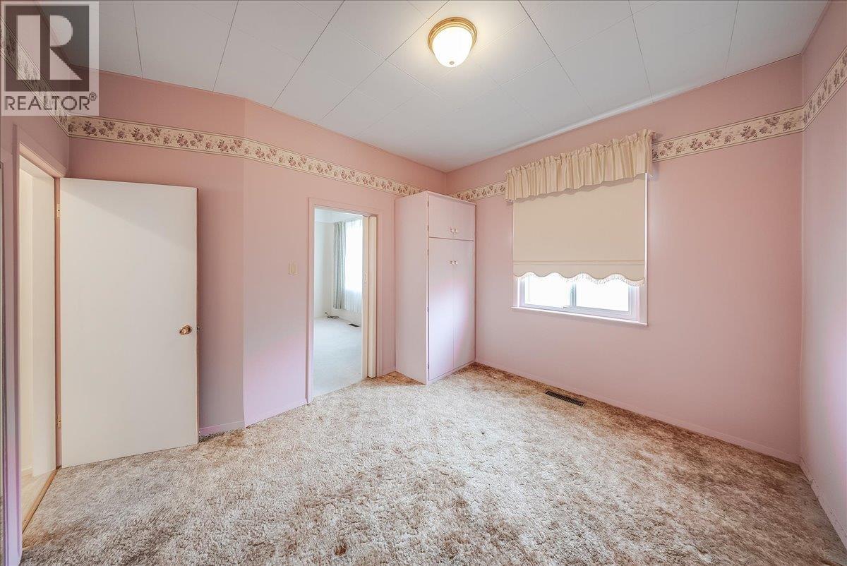 1734 Third Avenue, Trail, British Columbia  V1R 1P9 - Photo 8 - 10385479