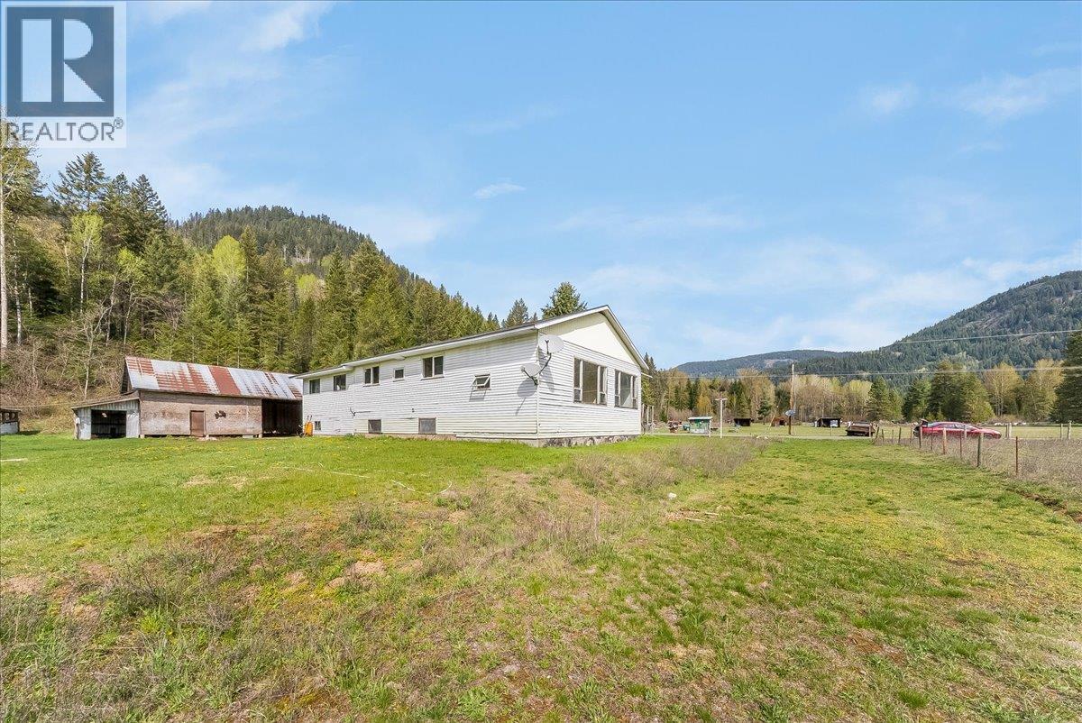 275 Faulkner Road, Fruitvale, British Columbia  V0G 1L0 - Photo 15 - 10385211