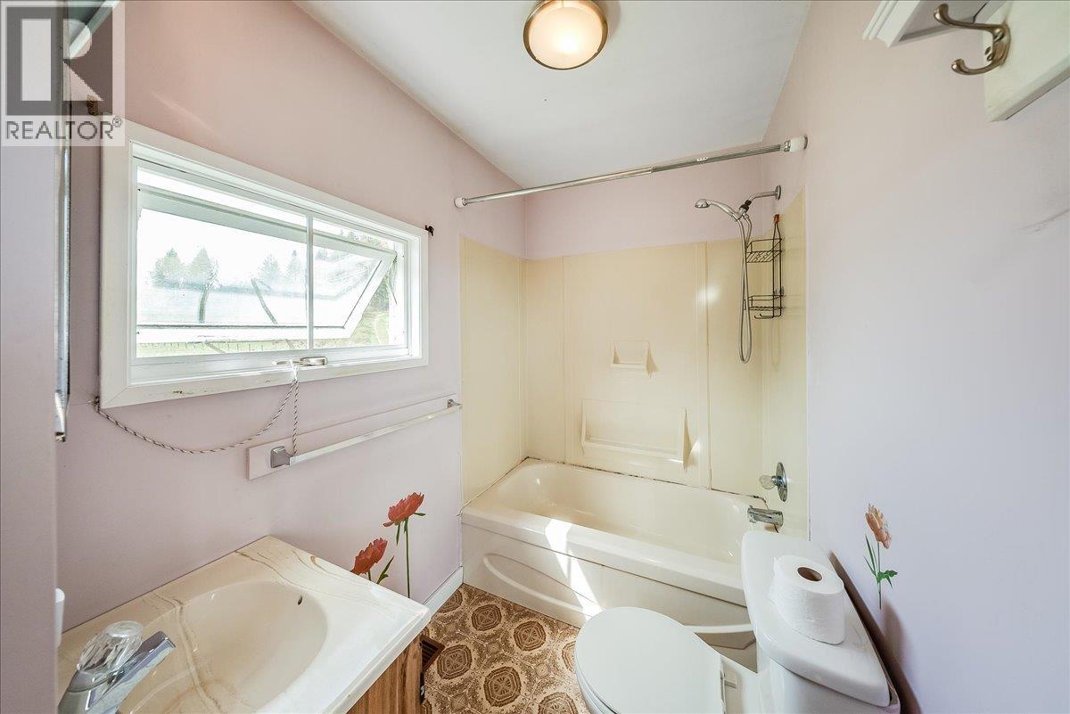 275 Faulkner Road, Fruitvale, British Columbia  V0G 1L0 - Photo 37 - 10385211