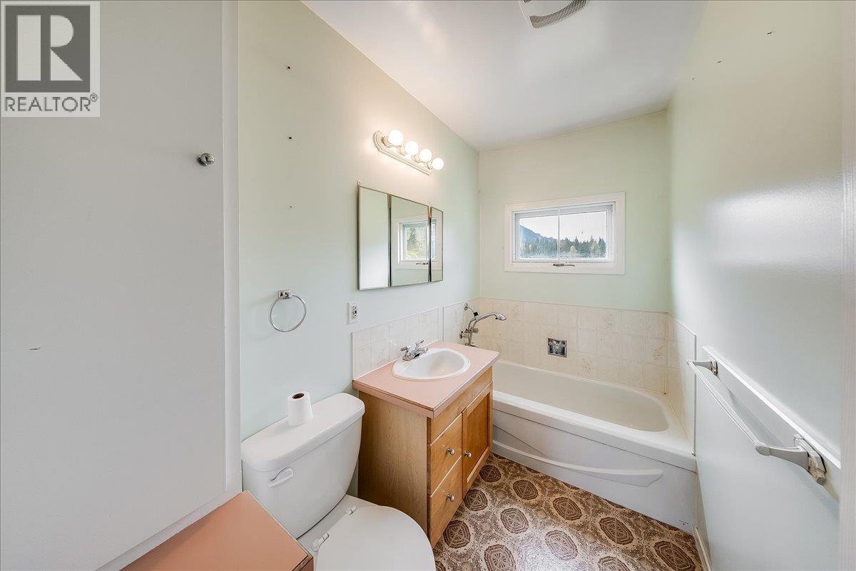 275 Faulkner Road, Fruitvale, British Columbia  V0G 1L0 - Photo 43 - 10385211