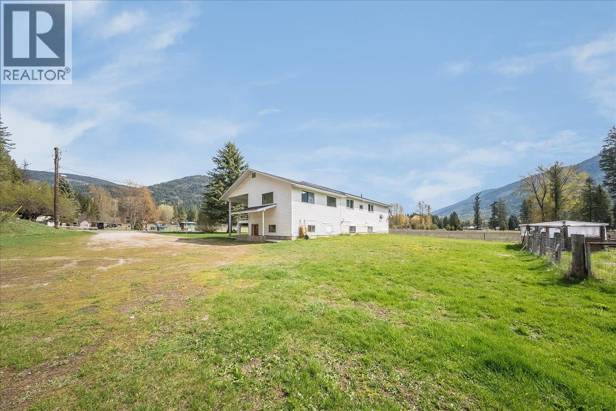 275 Faulkner Road, Fruitvale, British Columbia  V0G 1L0 - Photo 9 - 10385211
