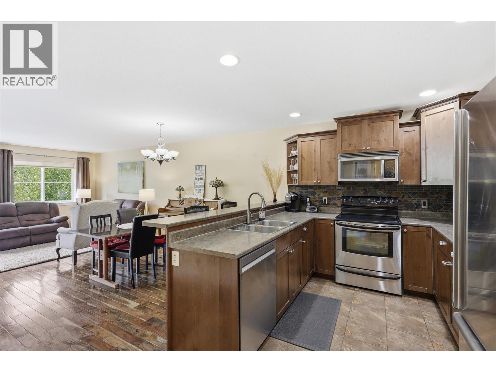 930 Stagecoach Drive Unit# 5, Kamloops, British Columbia  V2B 0A9 - Photo 2 - 10384961