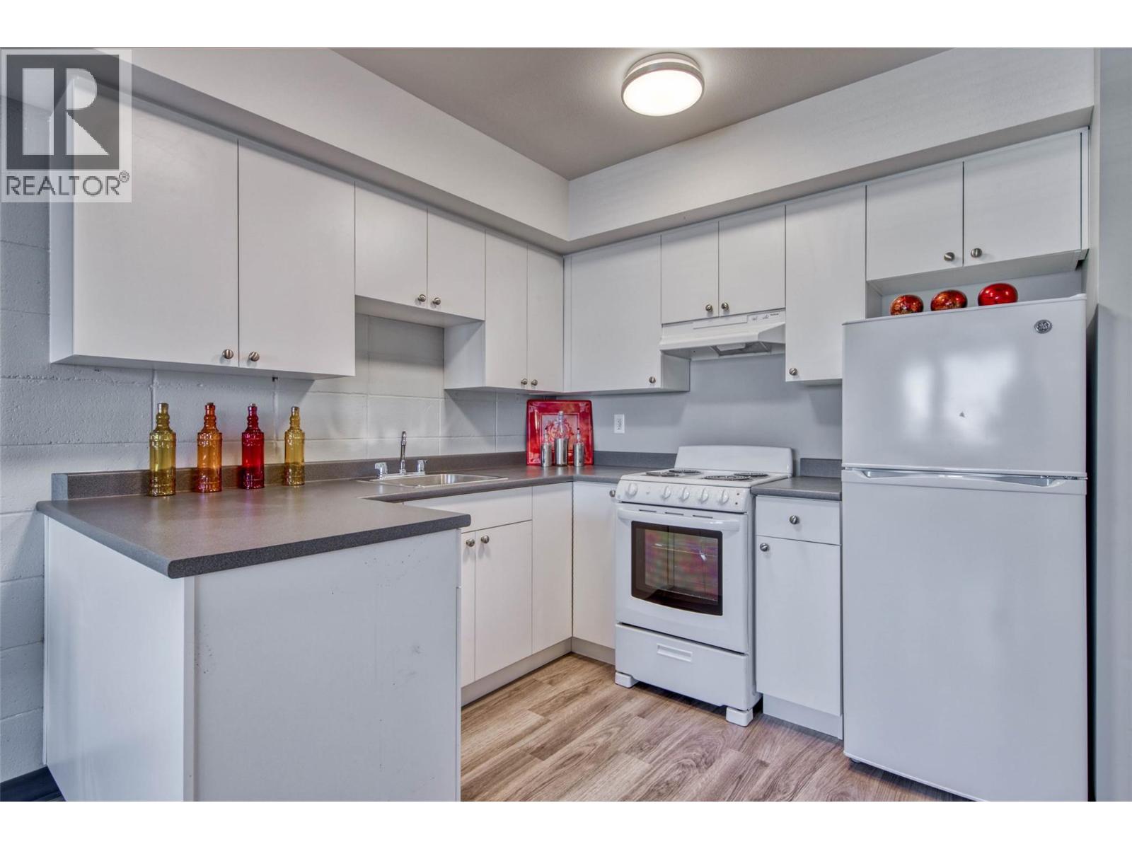 975 Tranquille Road, Kamloops, British Columbia  V2B 3J6 - Photo 3 - 10385613