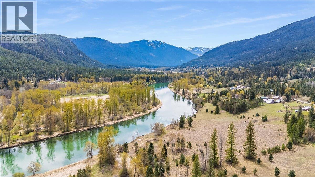 6810 & 6814 Brooks Road, appledale, British Columbia