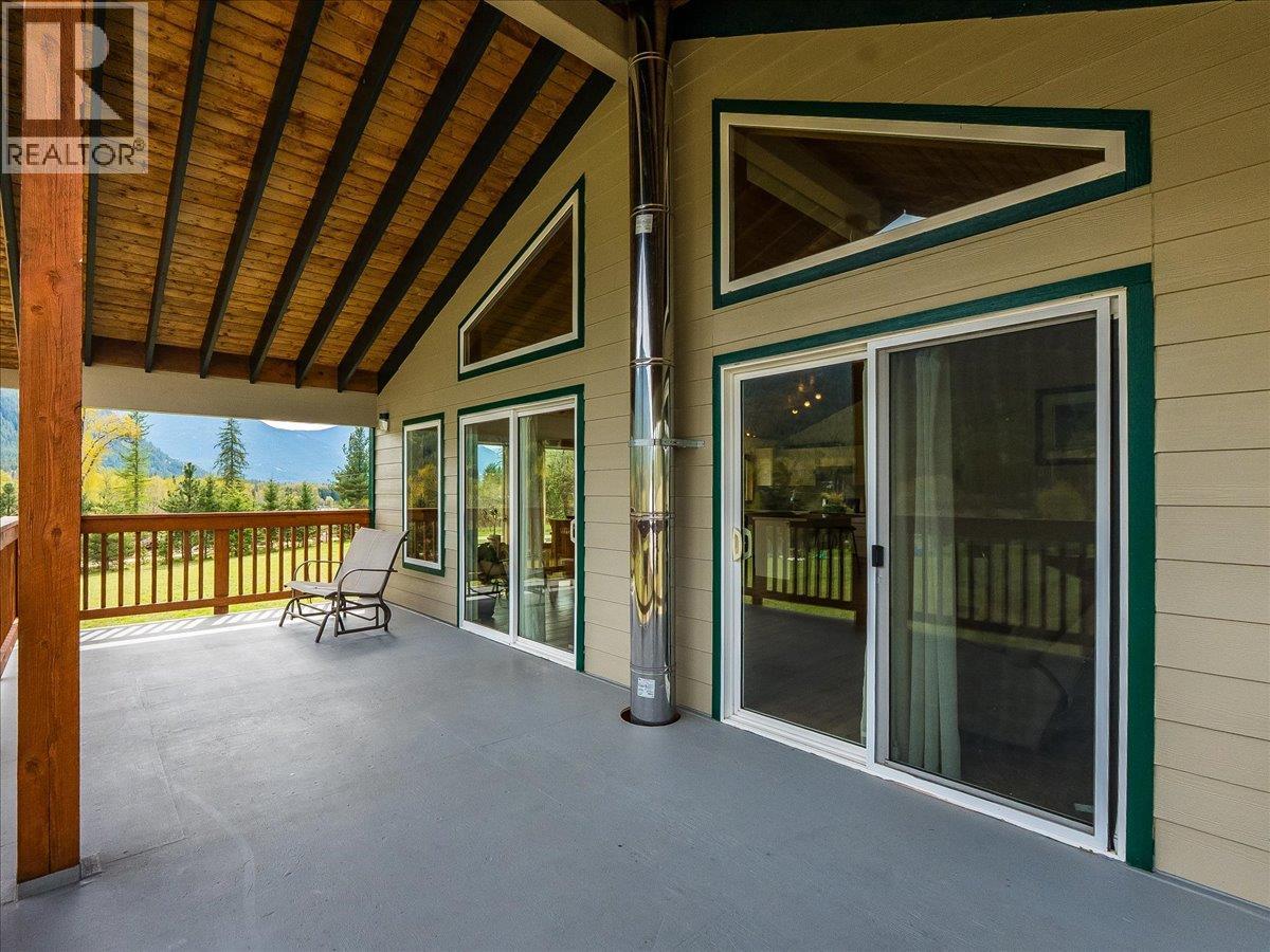 6810 & 6814 Brooks Road, Appledale, British Columbia  V0G 2J0 - Photo 14 - 10384102