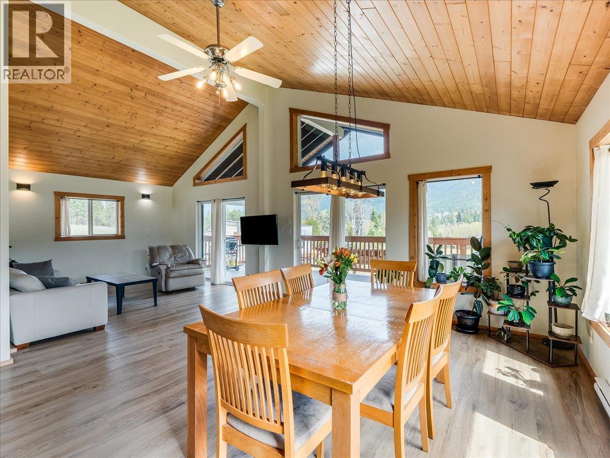 6810 & 6814 Brooks Road, Appledale, British Columbia  V0G 2J0 - Photo 23 - 10384102