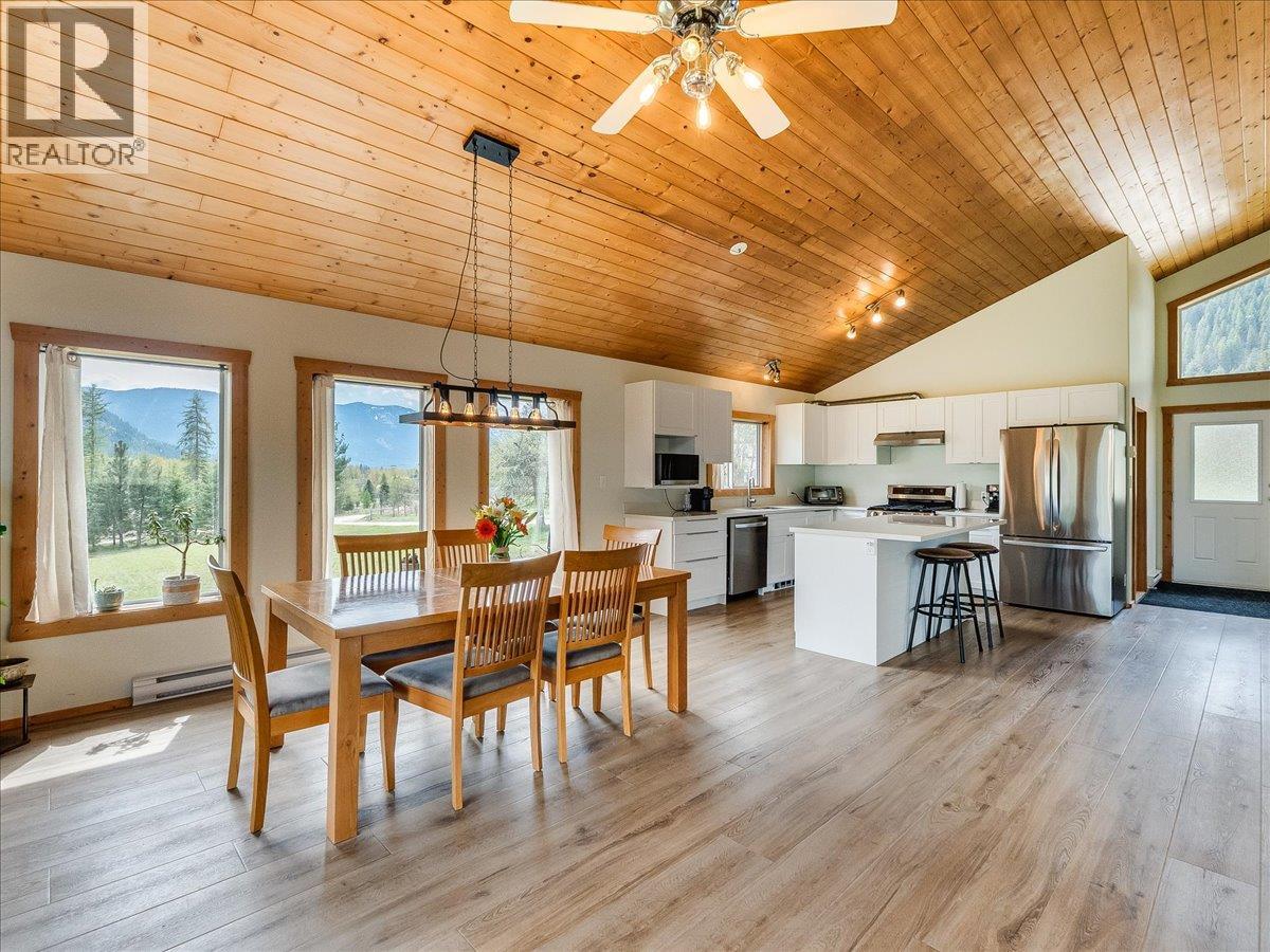 6810 & 6814 Brooks Road, Appledale, British Columbia  V0G 2J0 - Photo 25 - 10384102