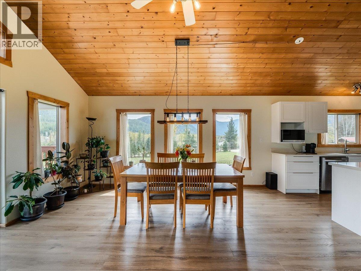 6810 & 6814 Brooks Road, Appledale, British Columbia  V0G 2J0 - Photo 26 - 10384102