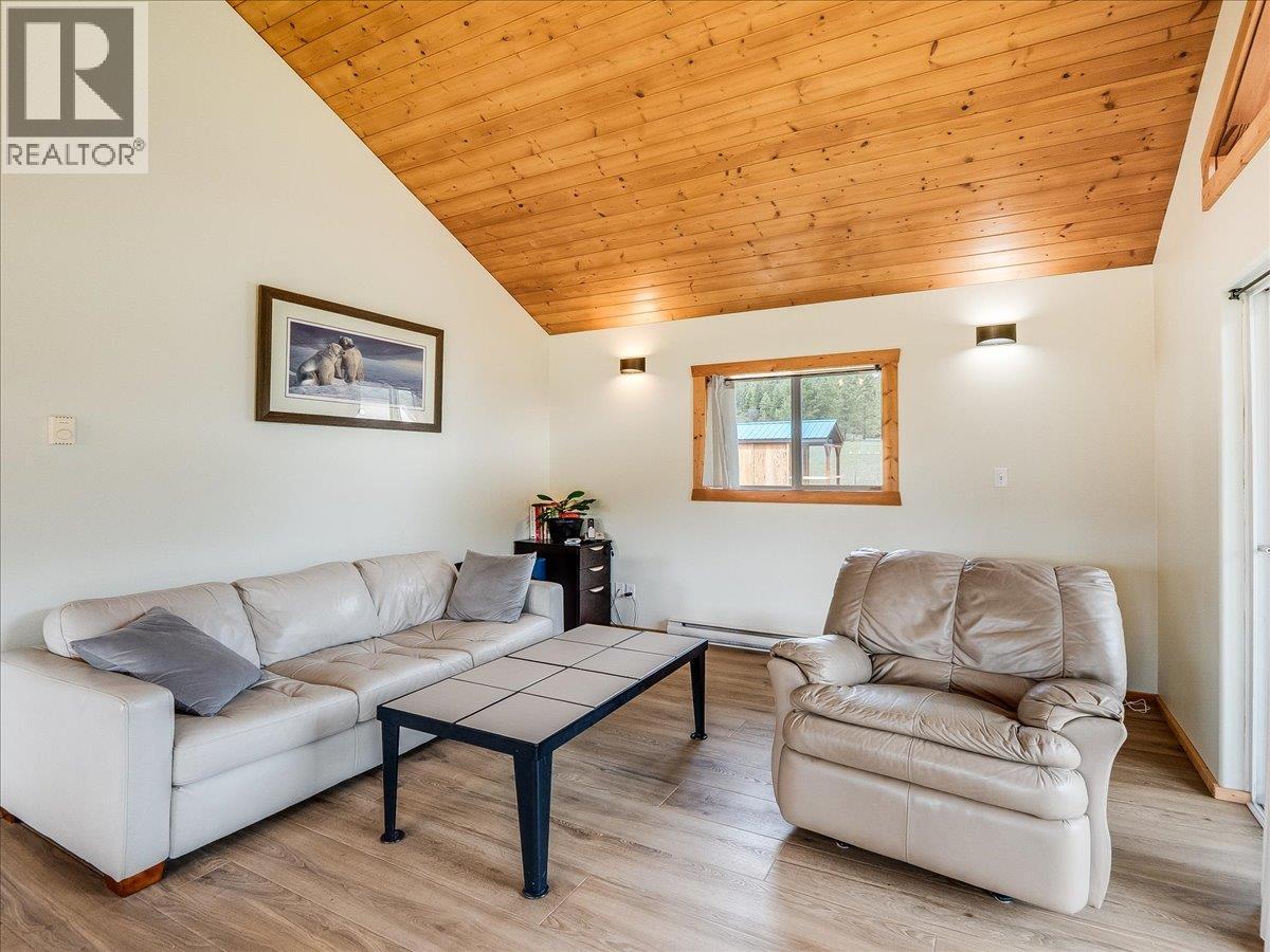 6810 & 6814 Brooks Road, Appledale, British Columbia  V0G 2J0 - Photo 27 - 10384102