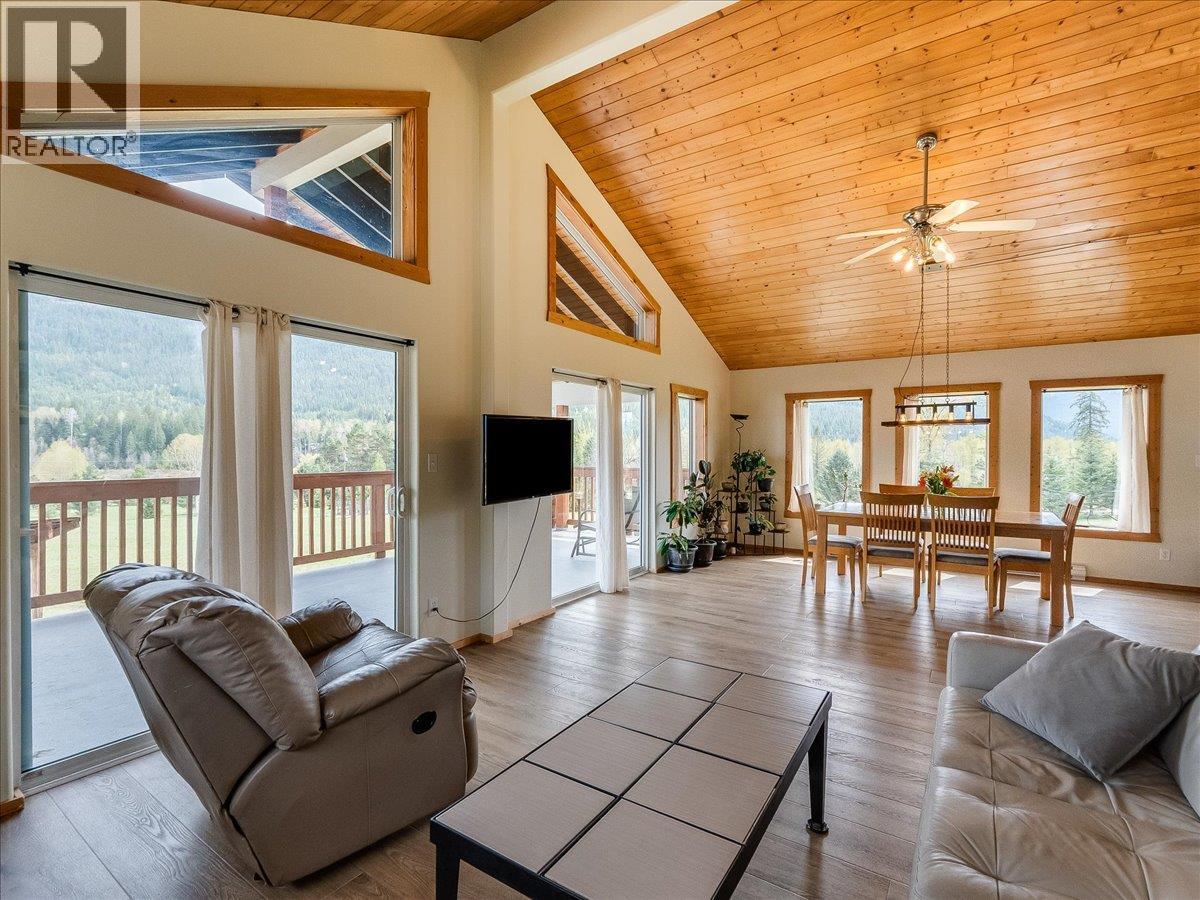 6810 & 6814 Brooks Road, Appledale, British Columbia  V0G 2J0 - Photo 28 - 10384102