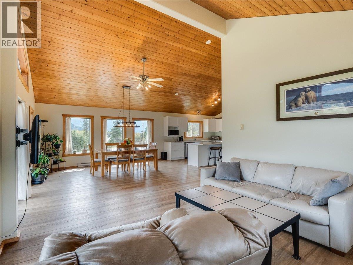 6810 & 6814 Brooks Road, Appledale, British Columbia  V0G 2J0 - Photo 29 - 10384102