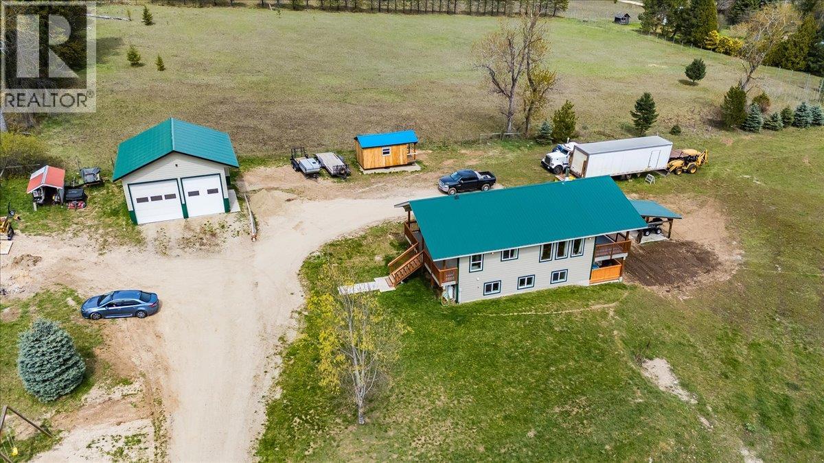 6810 & 6814 Brooks Road, Appledale, British Columbia  V0G 2J0 - Photo 3 - 10384102