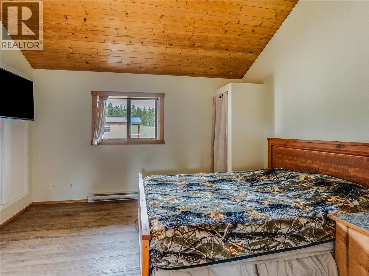 6810 & 6814 Brooks Road, Appledale, British Columbia  V0G 2J0 - Photo 33 - 10384102
