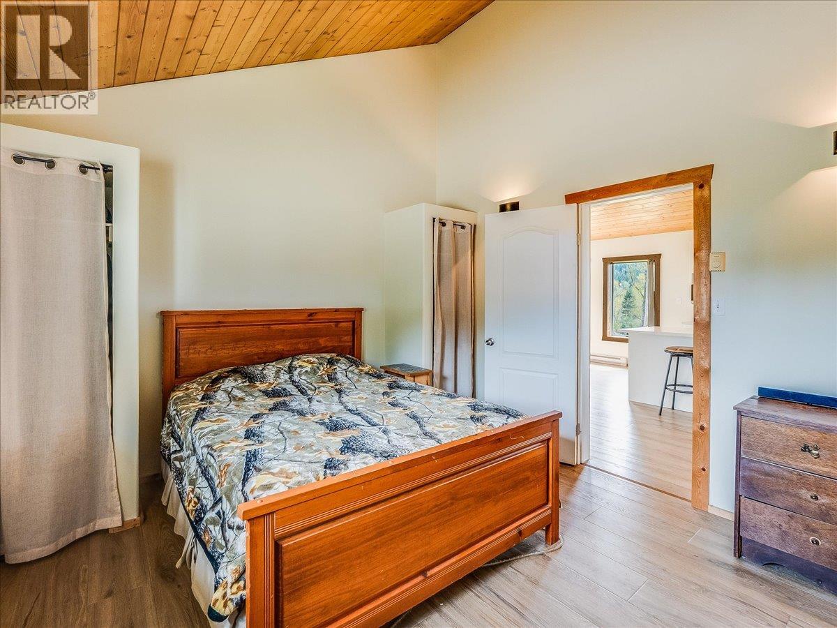 6810 & 6814 Brooks Road, Appledale, British Columbia  V0G 2J0 - Photo 34 - 10384102
