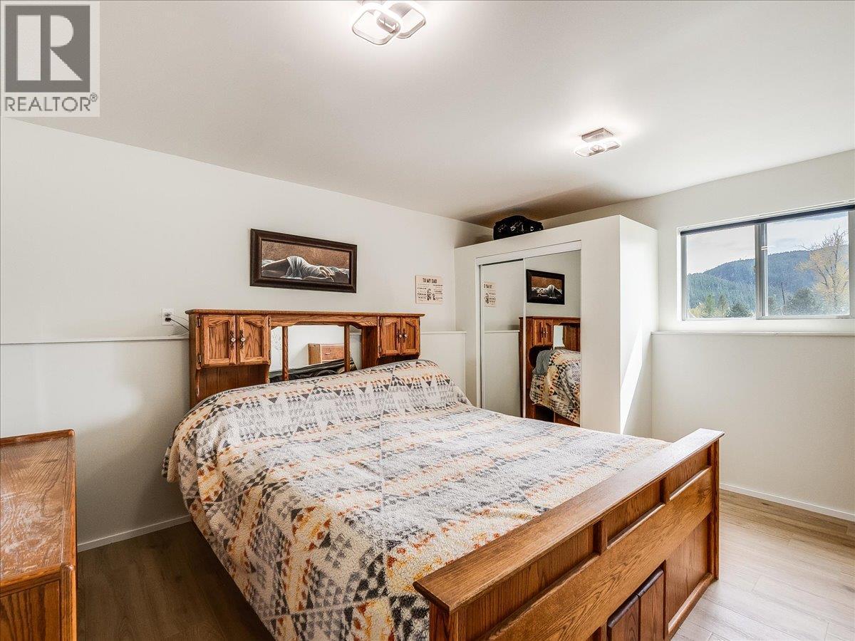 6810 & 6814 Brooks Road, Appledale, British Columbia  V0G 2J0 - Photo 37 - 10384102