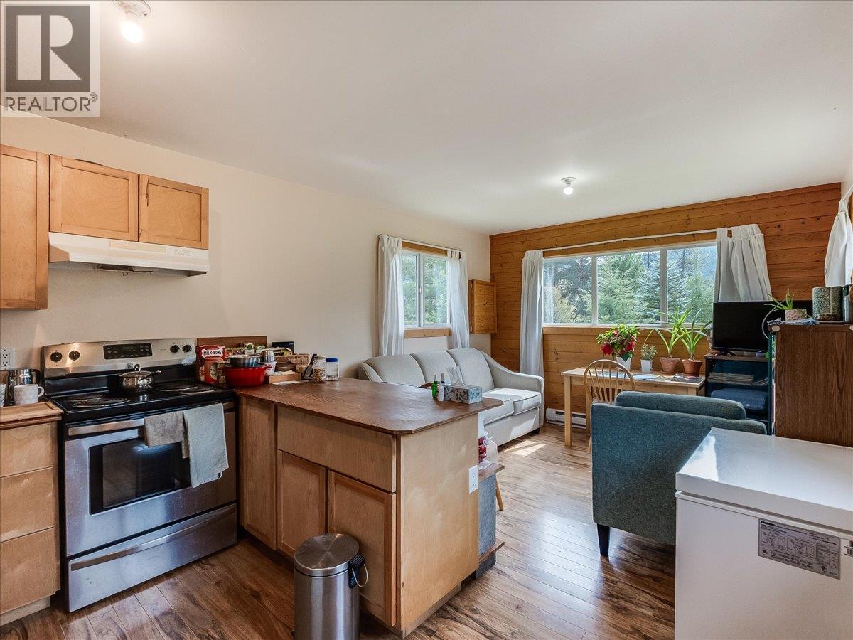 6810 & 6814 Brooks Road, Appledale, British Columbia  V0G 2J0 - Photo 63 - 10384102