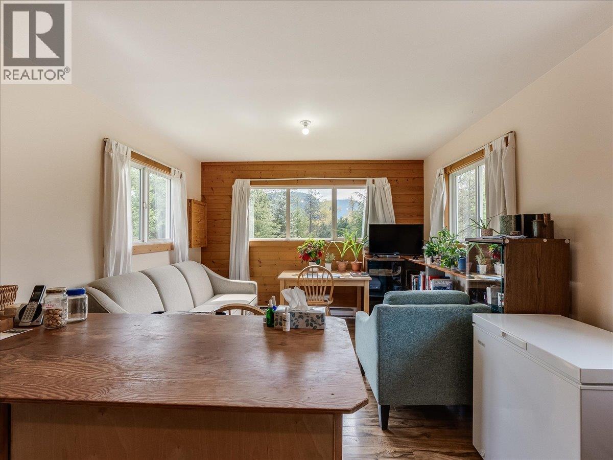 6810 & 6814 Brooks Road, Appledale, British Columbia  V0G 2J0 - Photo 64 - 10384102
