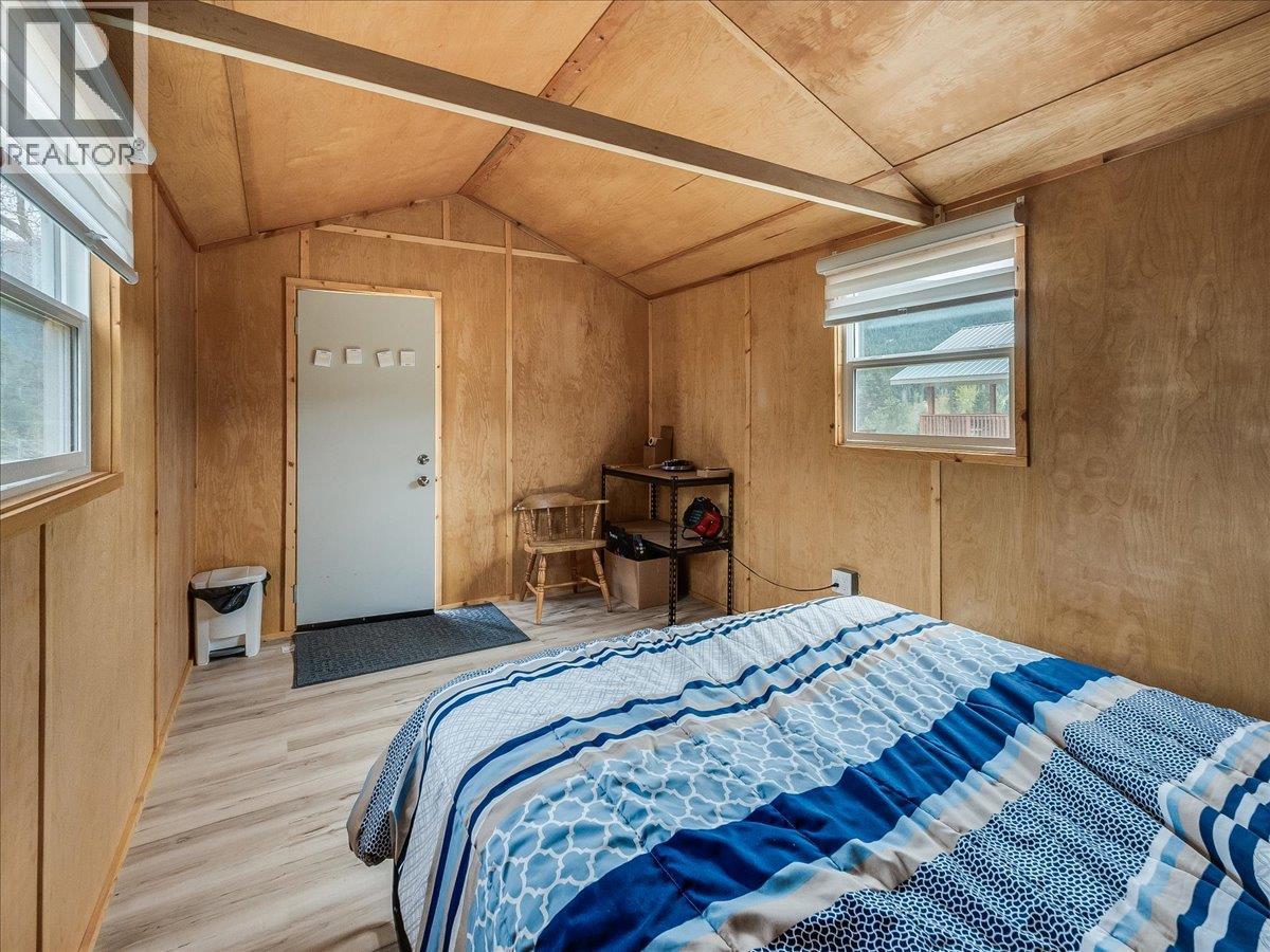 6810 & 6814 Brooks Road, Appledale, British Columbia  V0G 2J0 - Photo 72 - 10384102
