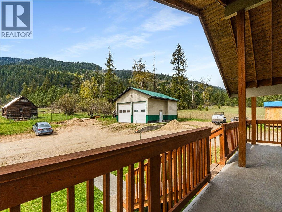 6810 & 6814 Brooks Road, Appledale, British Columbia  V0G 2J0 - Photo 9 - 10384102