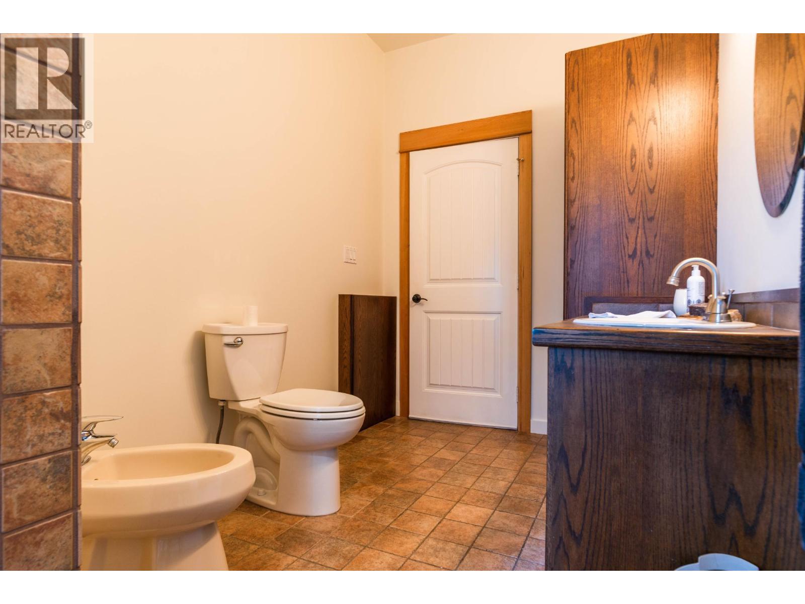 8751 6 Highway, Silverton, British Columbia  V9G 1S0 - Photo 16 - 10385120