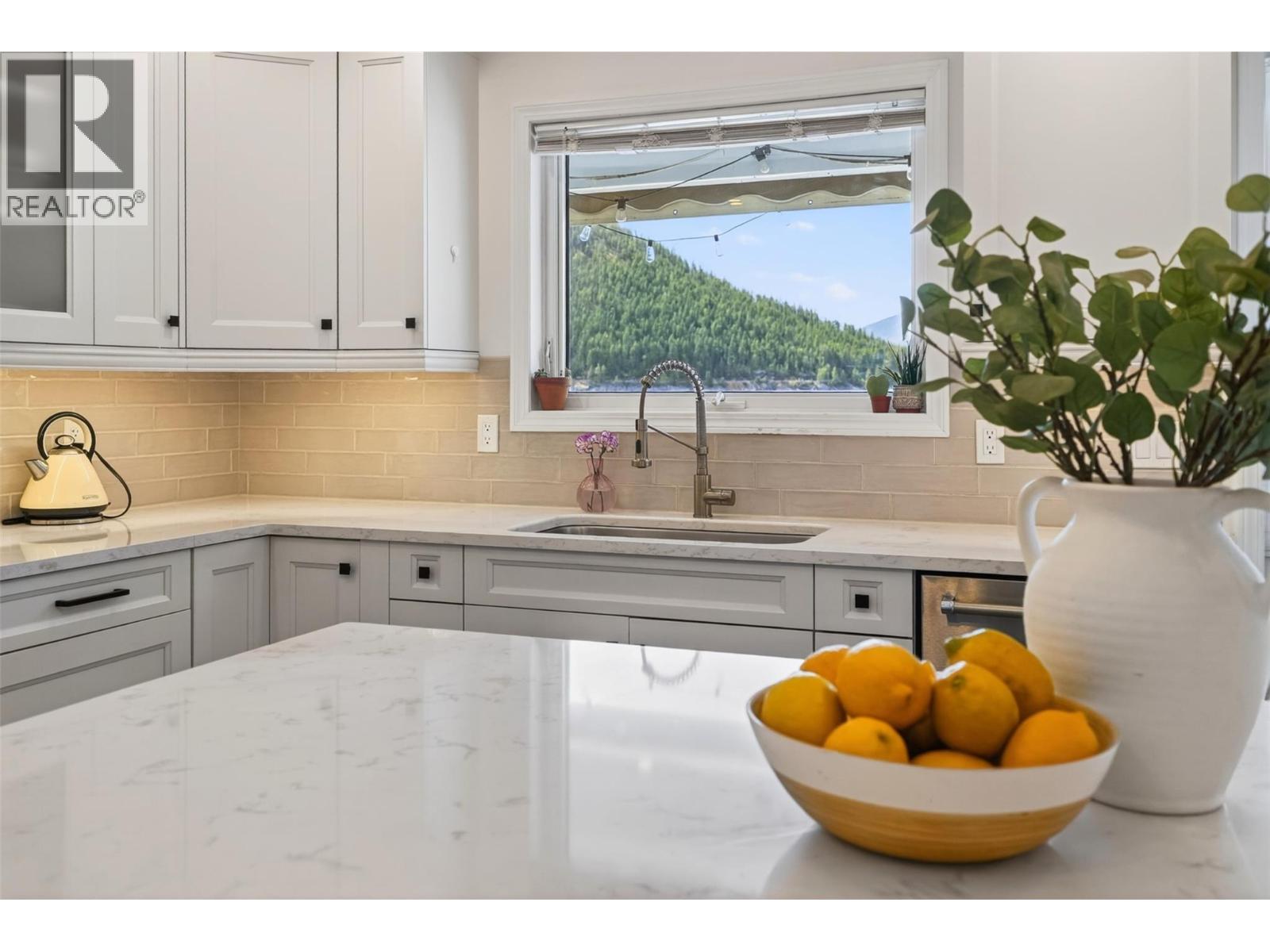 4570 3a Highway, Nelson, British Columbia  V1L 6N3 - Photo 20 - 10381437