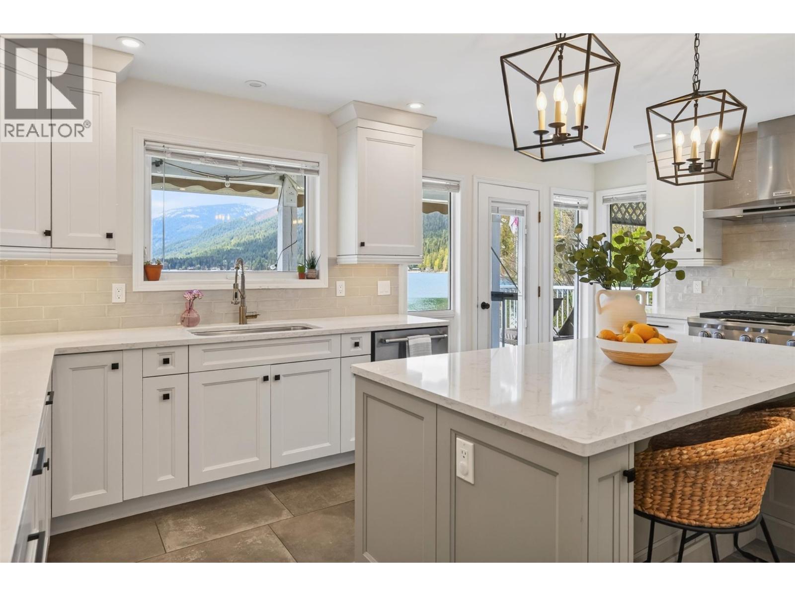 4570 3a Highway, Nelson, British Columbia  V1L 6N3 - Photo 21 - 10381437