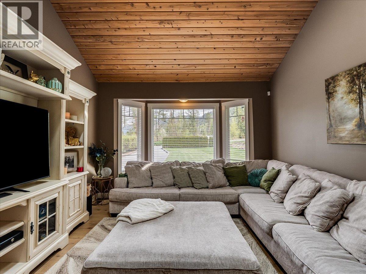 148 100th Street, Castlegar, British Columbia  V1N 3C5 - Photo 21 - 10385327