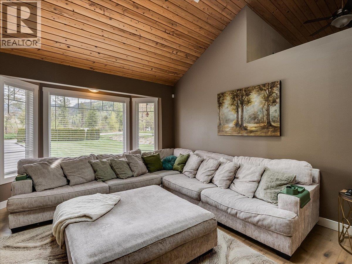 148 100th Street, Castlegar, British Columbia  V1N 3C5 - Photo 22 - 10385327