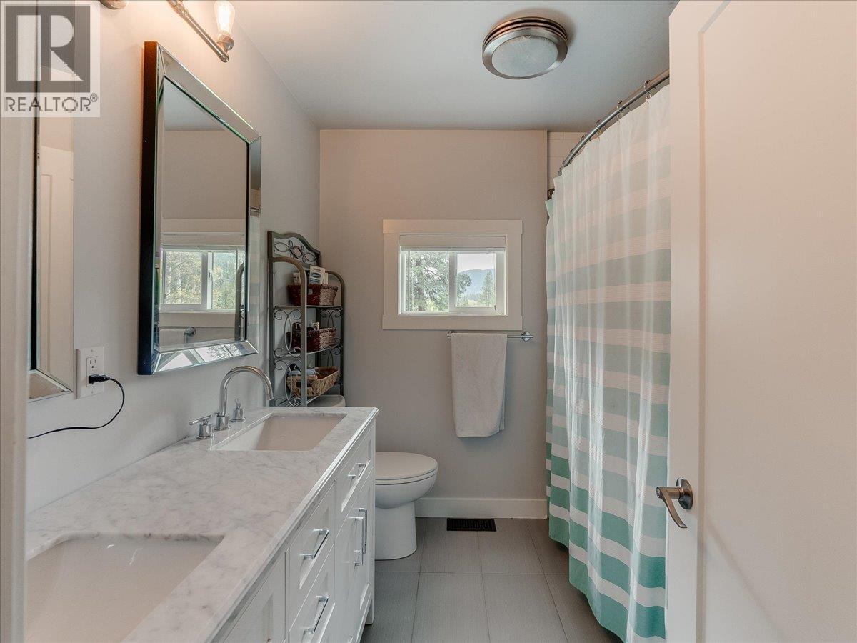 148 100th Street, Castlegar, British Columbia  V1N 3C5 - Photo 35 - 10385327