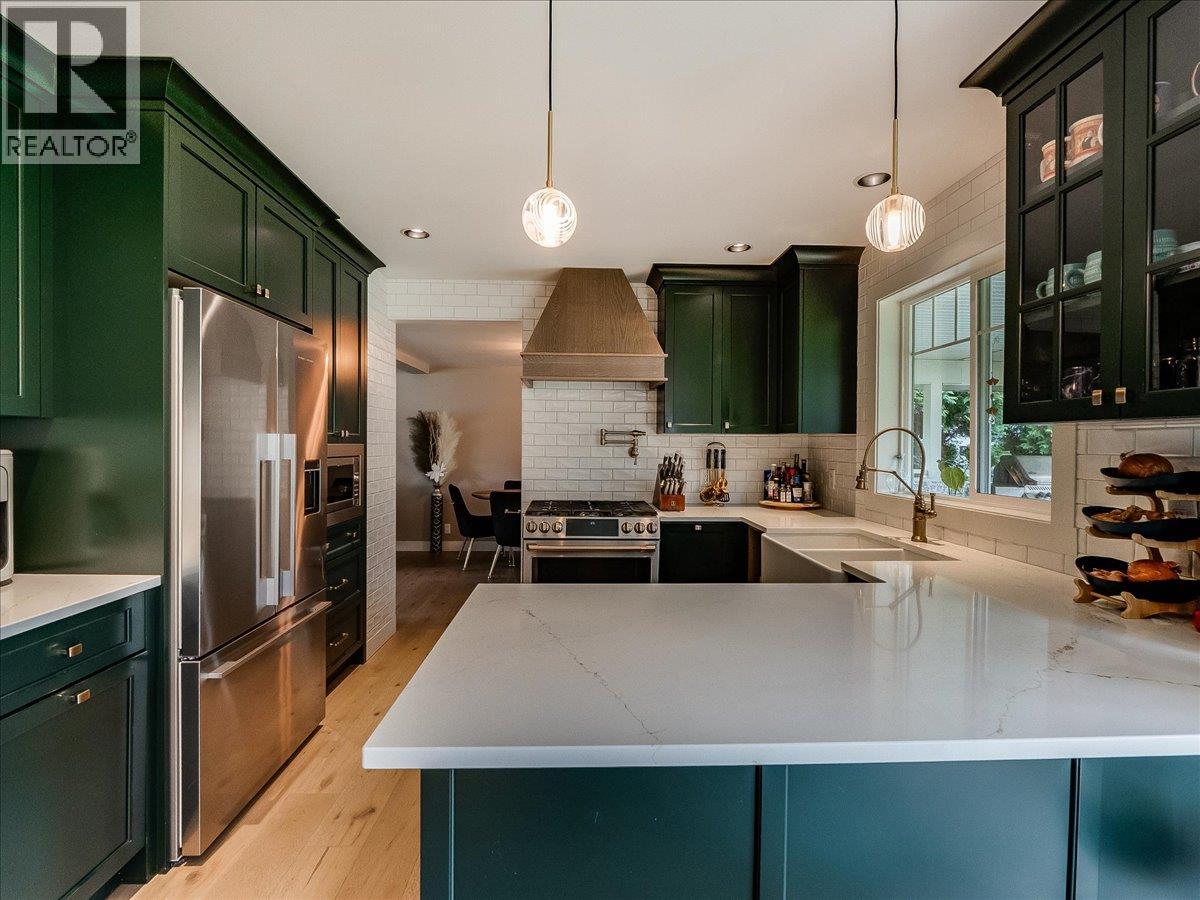 148 100th Street, Castlegar, British Columbia  V1N 3C5 - Photo 4 - 10385327