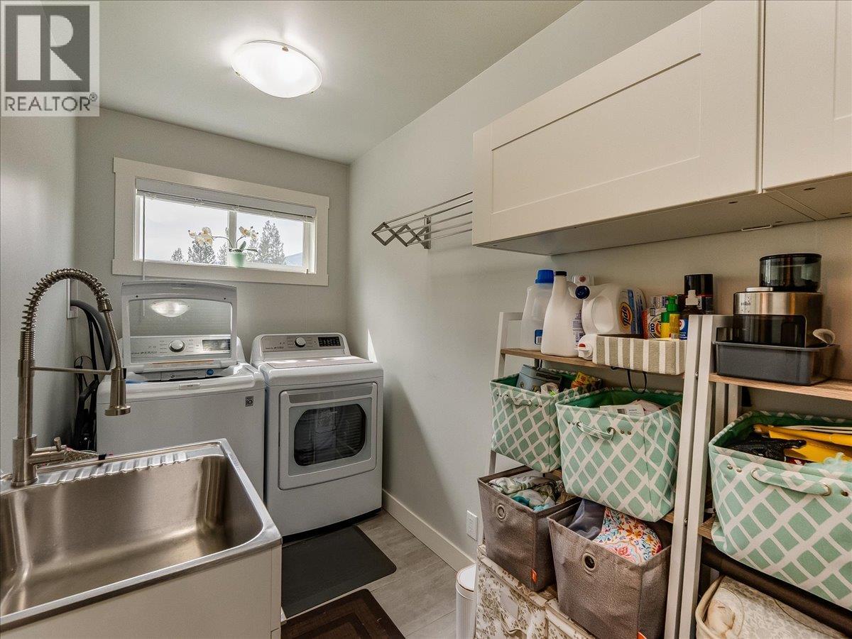 148 100th Street, Castlegar, British Columbia  V1N 3C5 - Photo 40 - 10385327