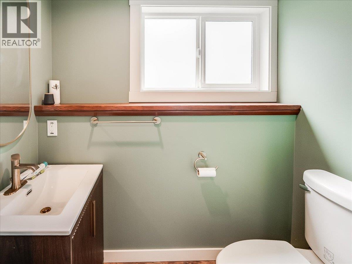 148 100th Street, Castlegar, British Columbia  V1N 3C5 - Photo 46 - 10385327