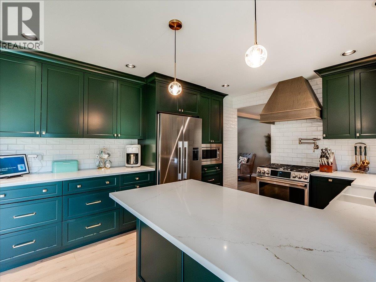 148 100th Street, Castlegar, British Columbia  V1N 3C5 - Photo 5 - 10385327