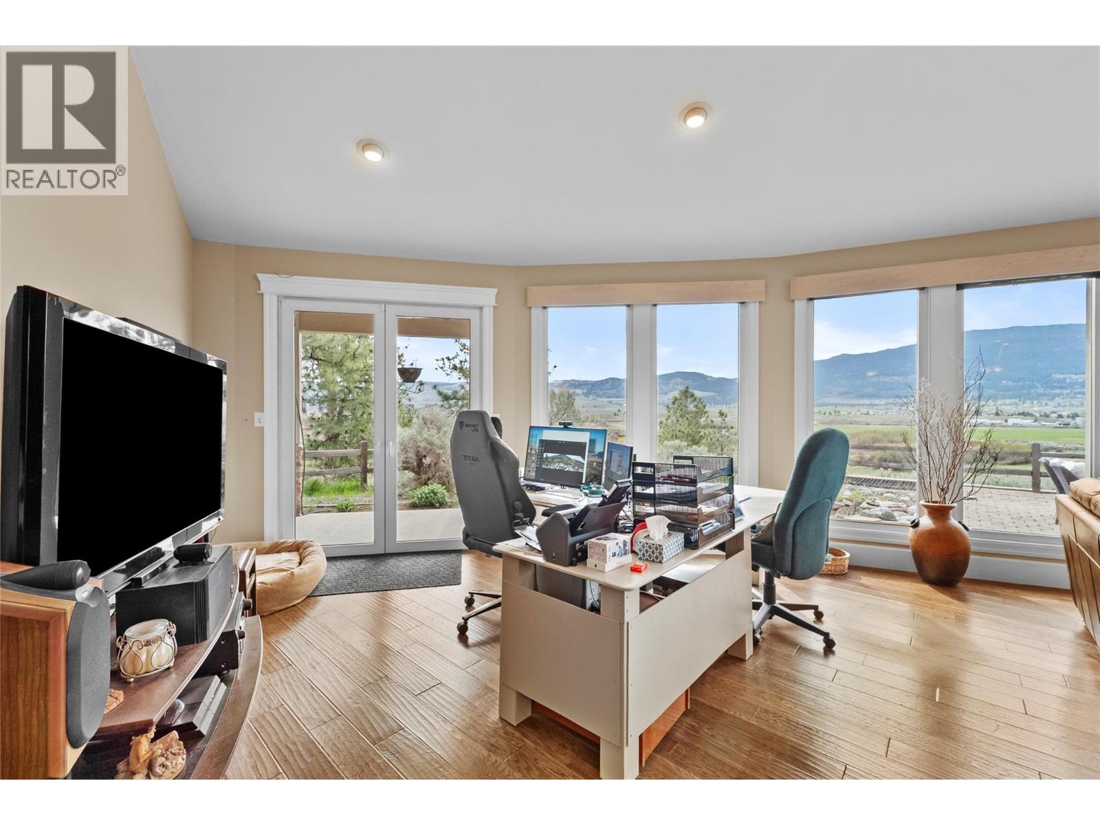 2414 Spring Bank Avenue, Merritt, British Columbia  V1K 1S1 - Photo 8 - 10384511