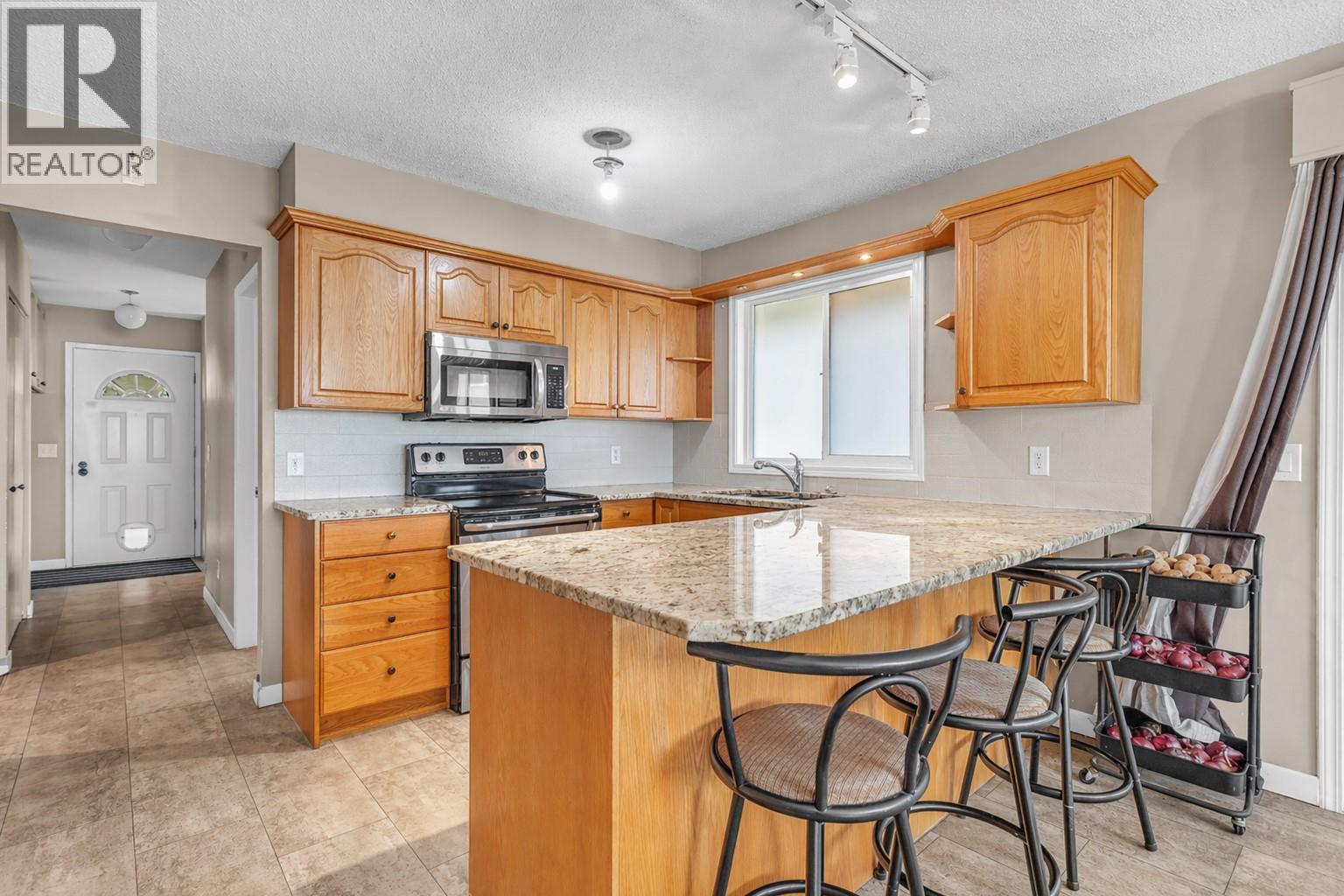 1525 Friesen Road, Kelowna, British Columbia  V1X 4X7 - Photo 5 - 10383970