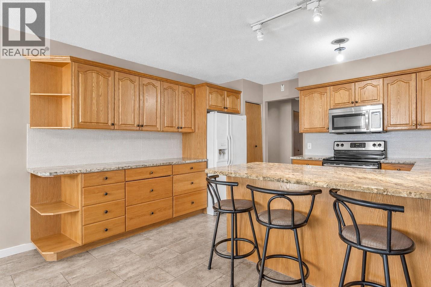 1525 Friesen Road, Kelowna, British Columbia  V1X 4X7 - Photo 6 - 10383970