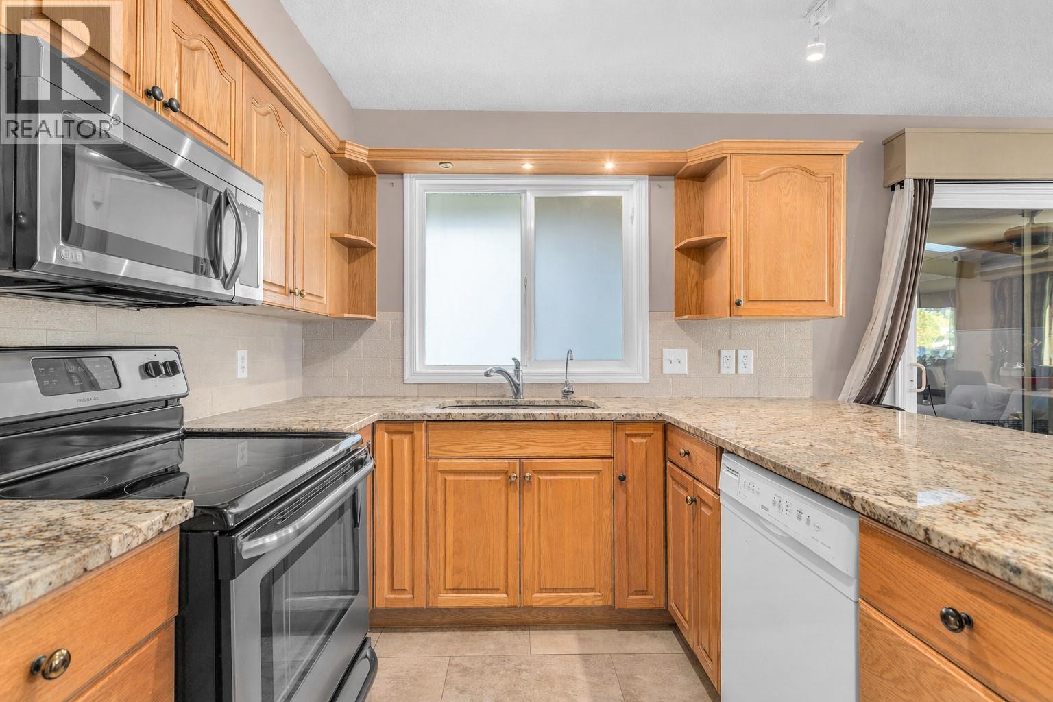1525 Friesen Road, Kelowna, British Columbia  V1X 4X7 - Photo 7 - 10383970